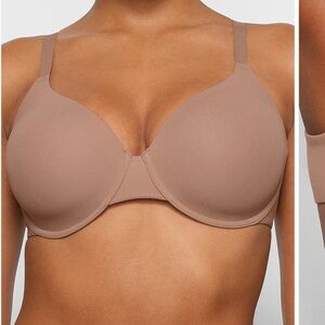 SKIMS T-Shirt Tan Bra- Fits Everybody NWT